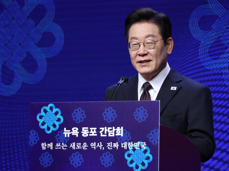 이 <b>대통령</b> "자랑스러운 대한민국 만들겠다…우리 국민 위대한 존재"