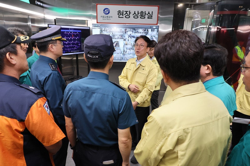 김민석 국무총리, 2025 서울세계불꽃축제 안전대책 점검 / 사진=연합뉴스