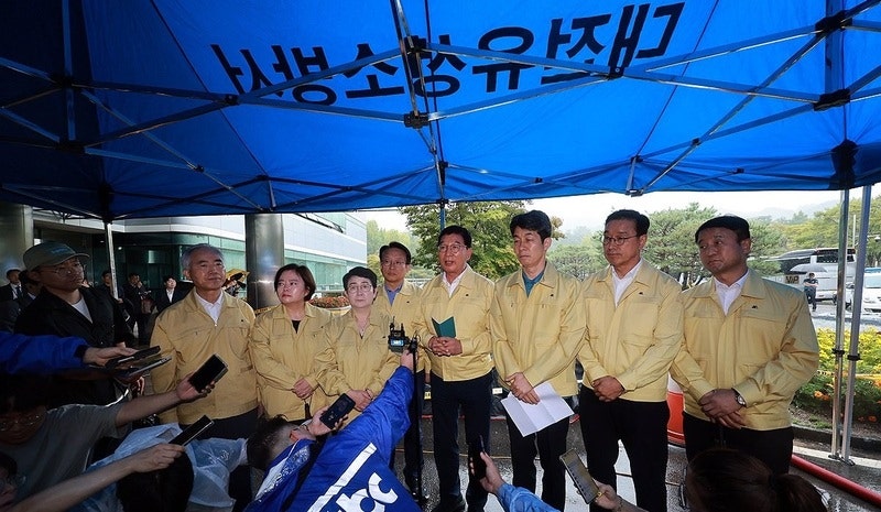 <b>국정자원 화재</b> 놓고 <b>책임</b> 공방…"전 정부 미흡" vs "현 정부 무능"