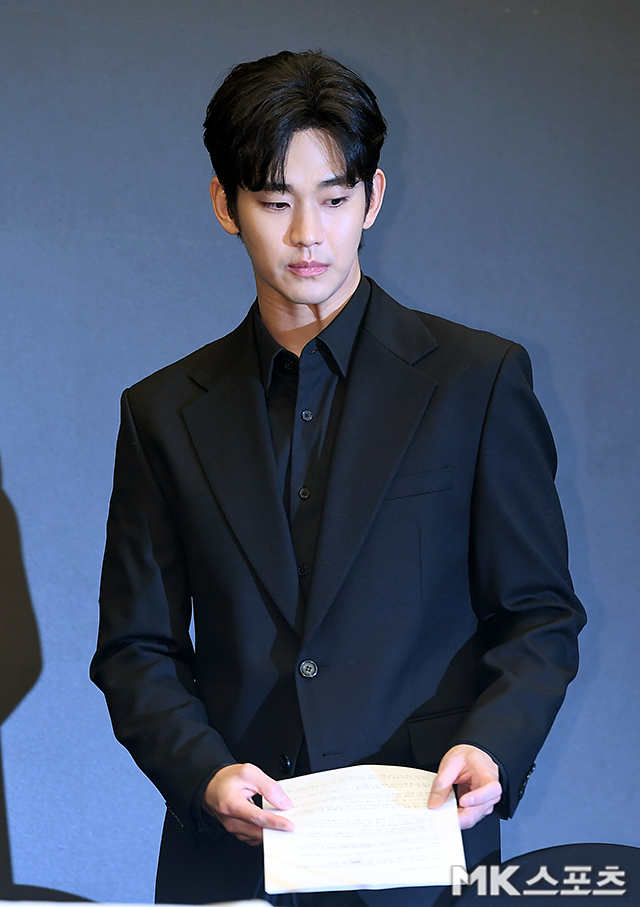 <b>김수현</b>, 군복무 시절 연인=故 김새론 아니었다? <b>연애 편지</b> 공개