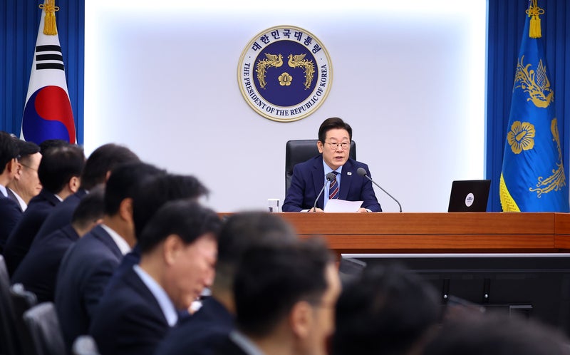 이 <b>대통령</b>, <b>혐중 시위</b> 두고 "국익훼손 자해행위…특단책 마련하라"