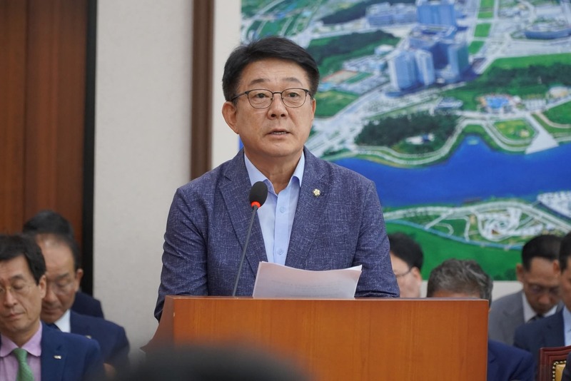 가안공 간부, 마누라 식당서 법카 300이나 긁었다고?!