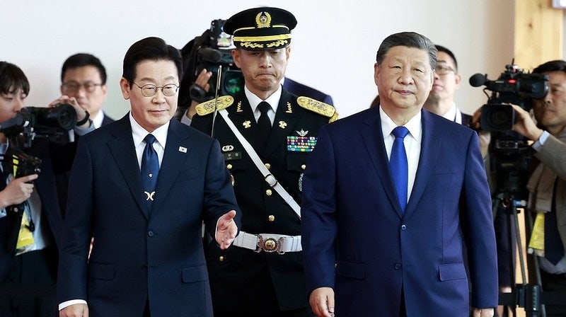 <b>한중 정상회담</b> 시작…시진핑에 '바둑판·나전칠기 쟁반' 선물