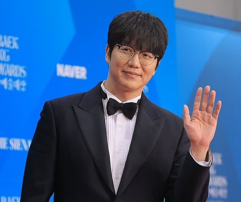 <b>성시경</b>, '먹을텐데‘ 사칭 피해 점주에 사비로 <b>보상</b>…감동 미담 솔솔