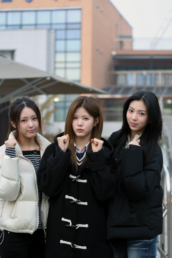 <b>이프아이 라희</b>, <b>수능</b> 응시에 화연·미유 배웅 ‘우정 과시’