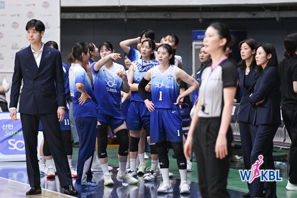 "0.7초 <b>버저비터</b>, <b>오심</b> 맞다" WKBL, <b>신한은행</b>에 사과