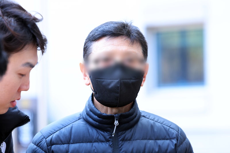 '<b>여객선 좌초</b>사고' <b>선장 구속</b> 심사 출석…"죄송합니다"