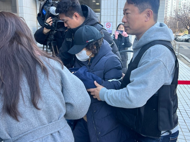 부부싸움 중 <b>남편 살해</b>한 <b>60대</b> 여성…"외도 의심했나" 묻자 '침묵'