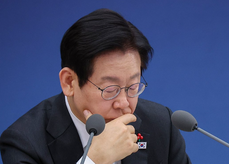 이재명 대통령, 언어순화 강조하다가 빵터지는 농담까지!