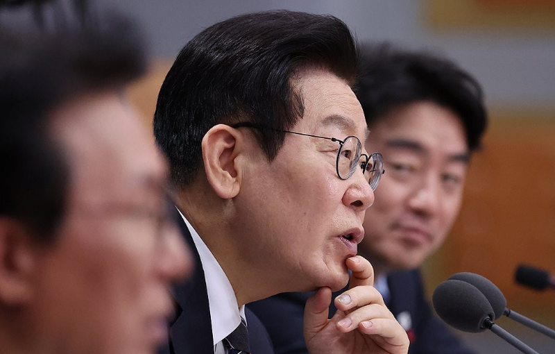 이 <b>대통령</b> "우리나라 생리대 유독 비싸"…<b>공정위</b>에 조사 지시