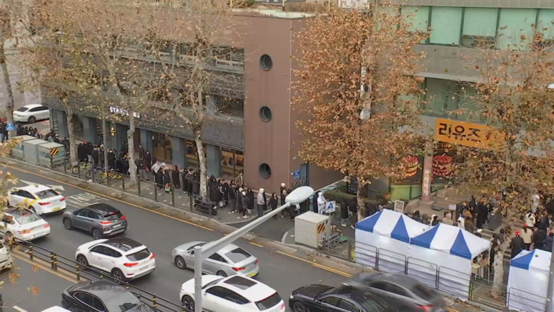 성심당을 따라 길게 늘어선 줄 / 사진=MBN 