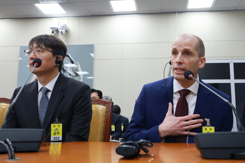 답변하는 해롤드 로저스 쿠팡 대표 / 사진=연합뉴스 