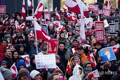 트럼프 대통령의 그린란드 정책에 항의하는 그린란드 주민들 / 사진=연합뉴스 