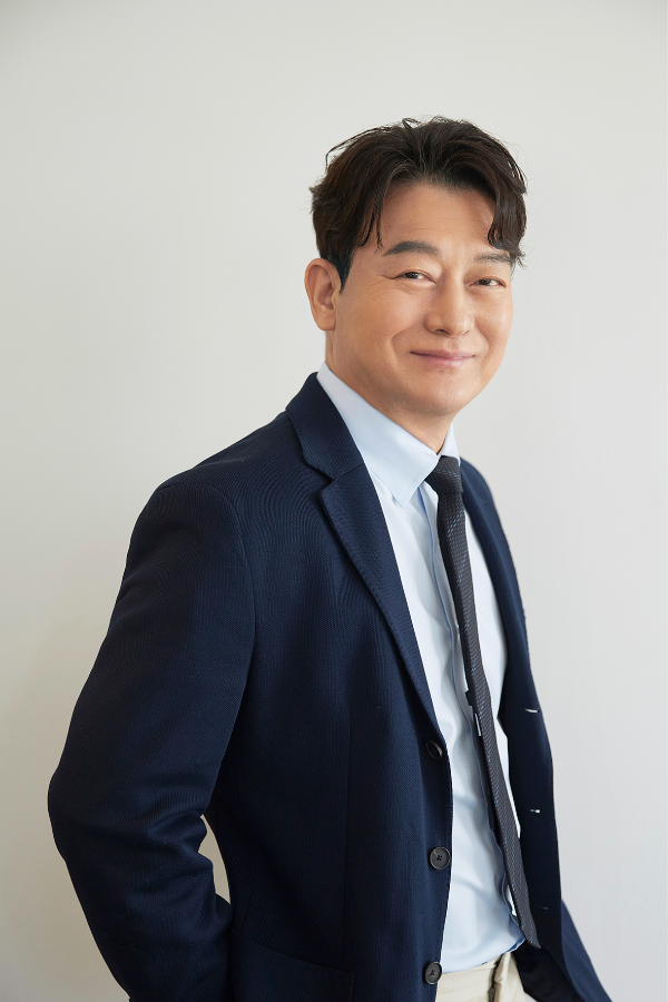 조성하, 연극 '반야 아재' 캐스팅...14년 만에 무대 오른다 - 뉴스 썸네일 이미지