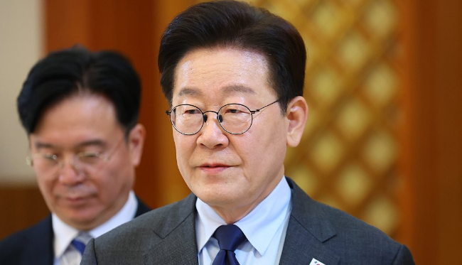 이 대통령 재산 18억 증가
