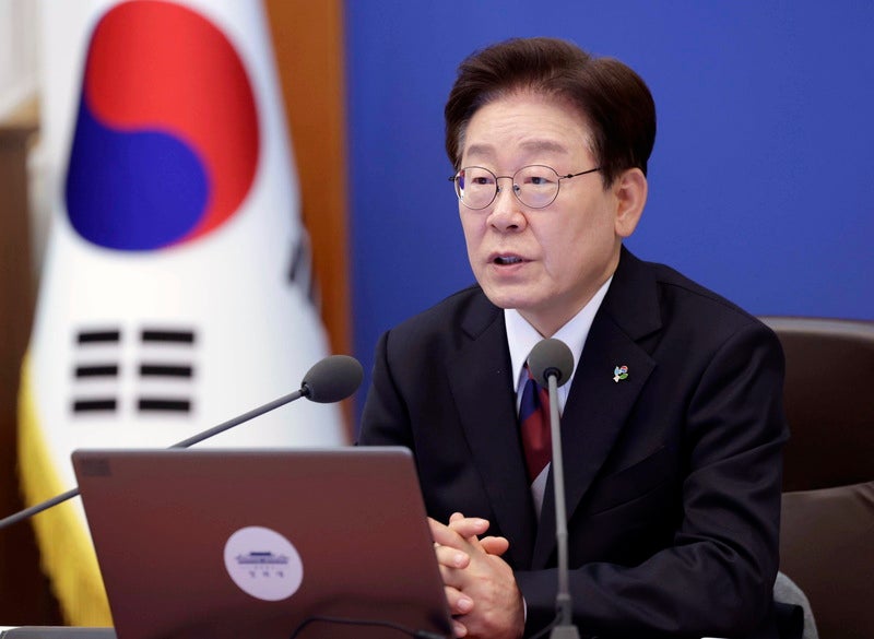<b>이 대통령</b>, 내일 취임 1주년 <b>기자회견</b>…슬로건은 '대체불가 대한민국'