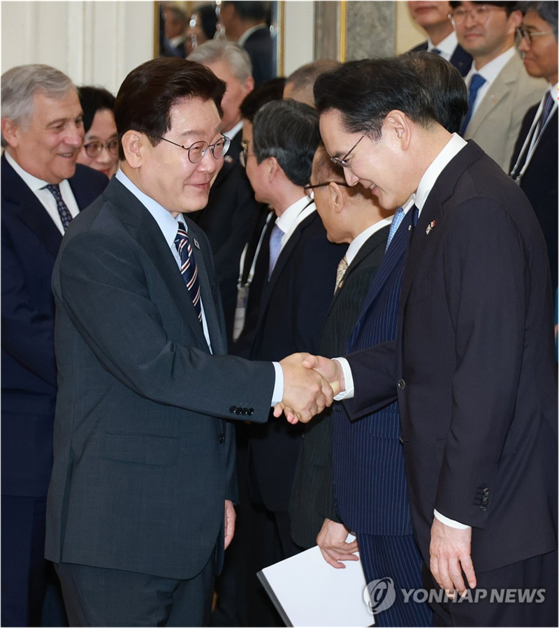 한-이 기업인들 만난 이 대통령…이재용 "저희가 더 열심히"