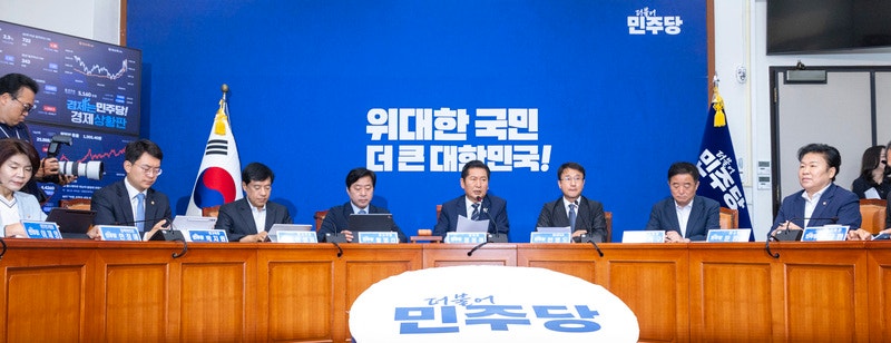 [단독] 민주, 비공개 회의서 "여론조사 흔들려…당내 안정·단결·화합 최우선" 보고