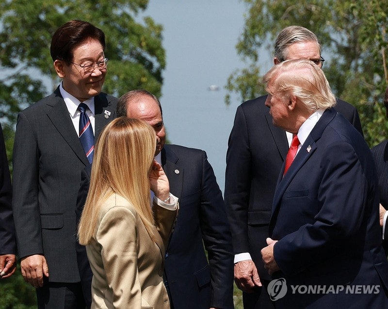 [속보] 靑 "트럼프, 한반도 문제 진전 위해 역할 하겠단 의지 표명"