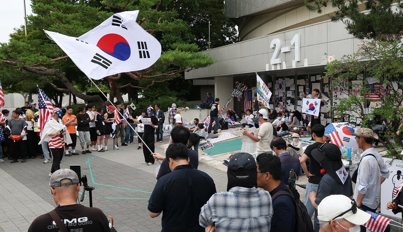 봉쇄 뚫고 내부 촬영?…경찰, <b>잠실 개표소 무단침입</b> 수사
