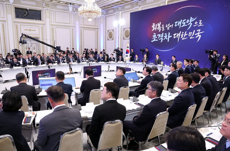 정부 "<b>서남권</b> 800조·충청권 81조 투자…반도체 대도약"