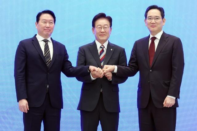 이 대통령 "<b>메가프로젝트</b>, 지지율 수단 아냐…오래 전 꿈꿨던 일"