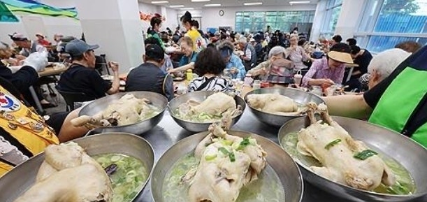 초복 앞두고 삼계탕값 '껑충' …한 그릇 2만 원 시대