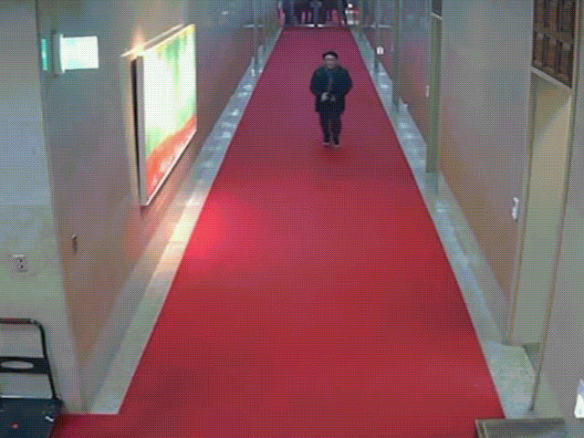 본회의장 뛰어가는 김민석…김어준, 계엄 당일 CCTV 공개