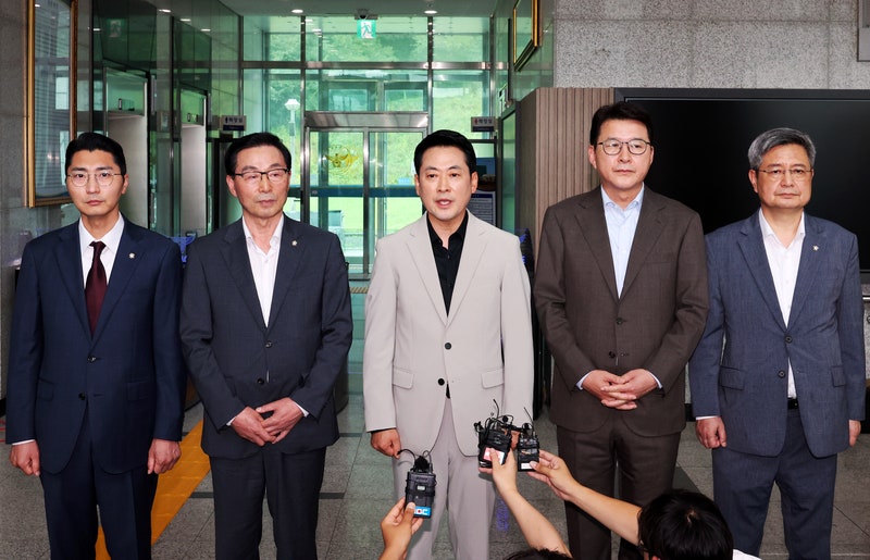"<b>경찰청장</b>이 도망갔다"…<b>광주</b> 간 장동혁 30분간 '분노'