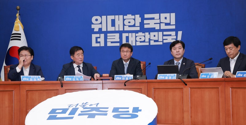 민주 최고위, '당대표 <b>선호투표제</b>' 도입…'친청' 이성윤 사퇴