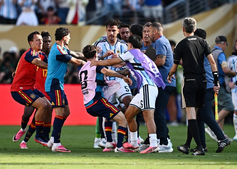난투극에 정치적 현수막까지…<b>FIFA</b>, <b>아르헨티나 징계</b> 절차 착수