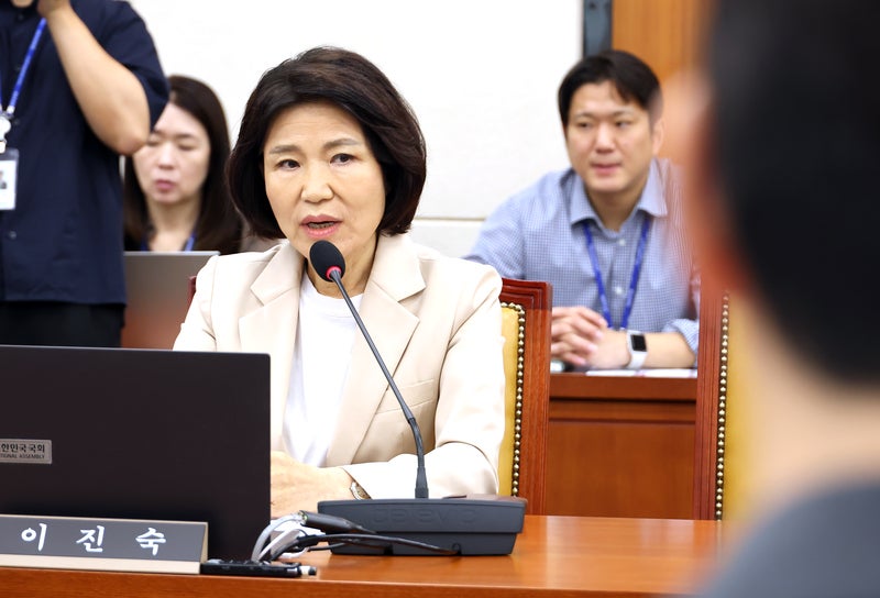 “집단 괴롭힘” vs “이해충돌”…<b>이진숙</b> <b>보임</b>에 <b>과방위</b> ‘아수라장’