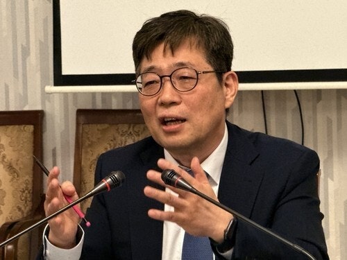 <b>한은</b> 부총재 "특별한 요인 없다면 <b>금리 인상</b> 가능성 커"
