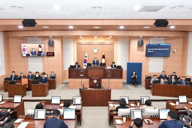 <b>국가소방동원령</b>까지 발령됐는데…제주 연수 간 김해시의회