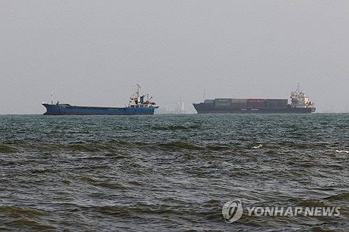 130척→0척…<b>유조선 공격</b>에 꽉 막힌 <b>호르무즈</b> 해협