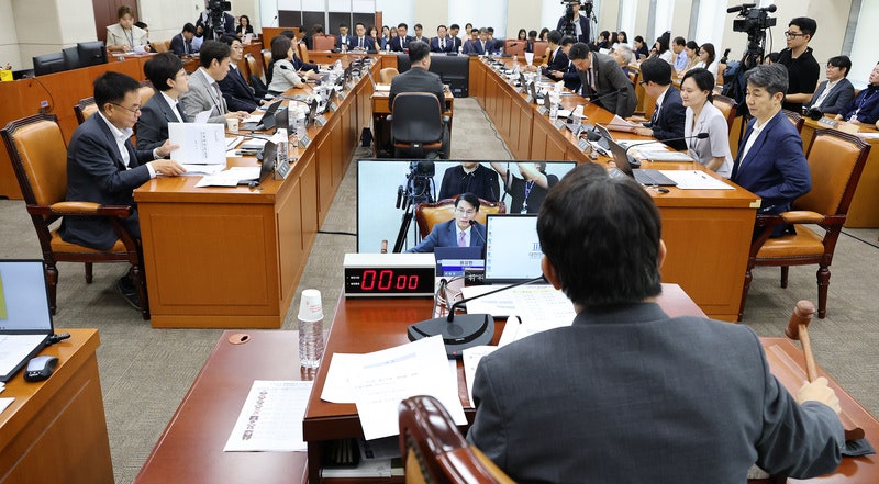 윤상현 국조특위 위원장이 지난 8월 10일 국회에서 열린 '제9회 전국동시지방선거 투표용지 부족 사태 등 국민 참정권 침해 진상규명 및 선거관리 개혁을 위한 국정조사 특별위원회' 제3차 청문회에서 재검표 현장검증 협
