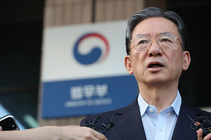 이 대통령, 정성호 사표 수리…차기 <b>법무장관</b>에 '박균택·<b>이건태</b>' 등 거...
