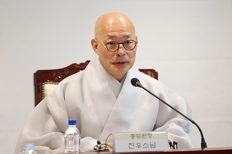 진우스님, <b>조계종 총무원장 연임</b> 성공…득표율 57%