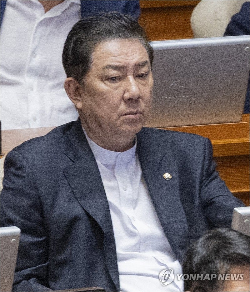 꼬박 1년 만에…경찰, <b>김병기 의원 구속영장 신청</b>