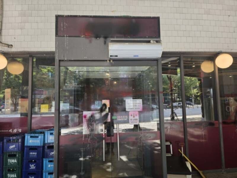 한밤중 <b>중식당</b>에 '<b>페인트</b>·농약 <b>테러</b>'…경찰, 용의자 추적