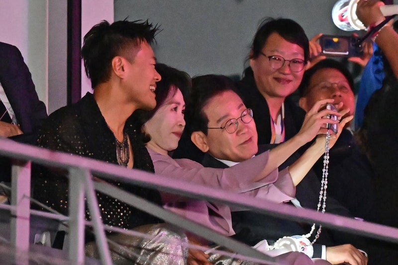 "<b>방버지</b>"…김혜경 여사, K팝 가수 별명 꺼내자 박진영 '깜짝'