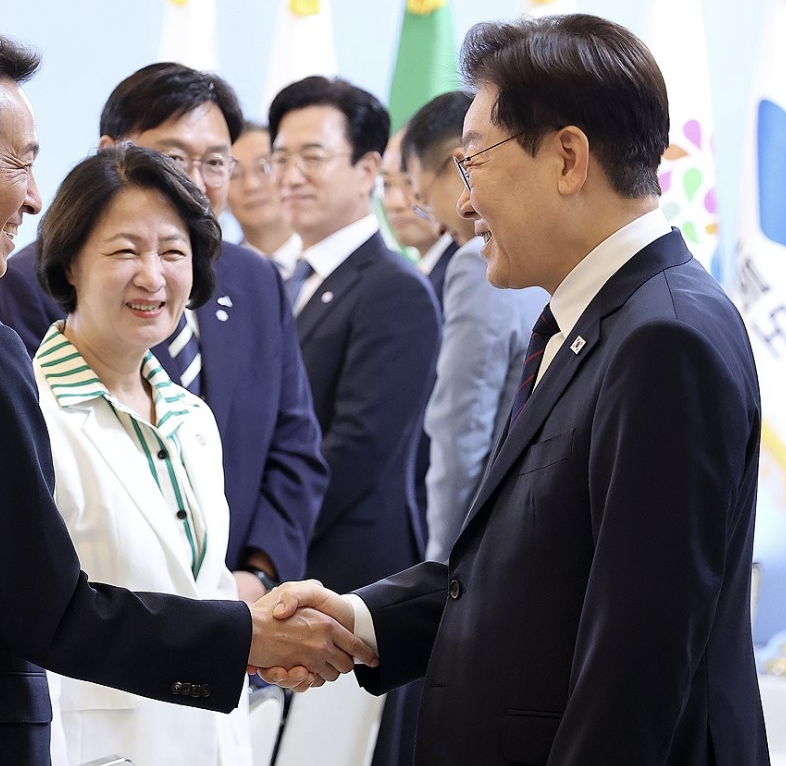 <b>추미애</b>, 이 대통령에 <b>재반박</b> "김지용은 친윤석열·친한동훈 검사"
