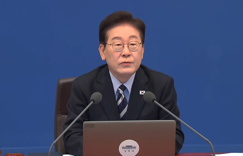 이 대통령 <b>지지율</b> 34.9% '최저'…민주당과 동반 <b>하락</b> [KSOI]