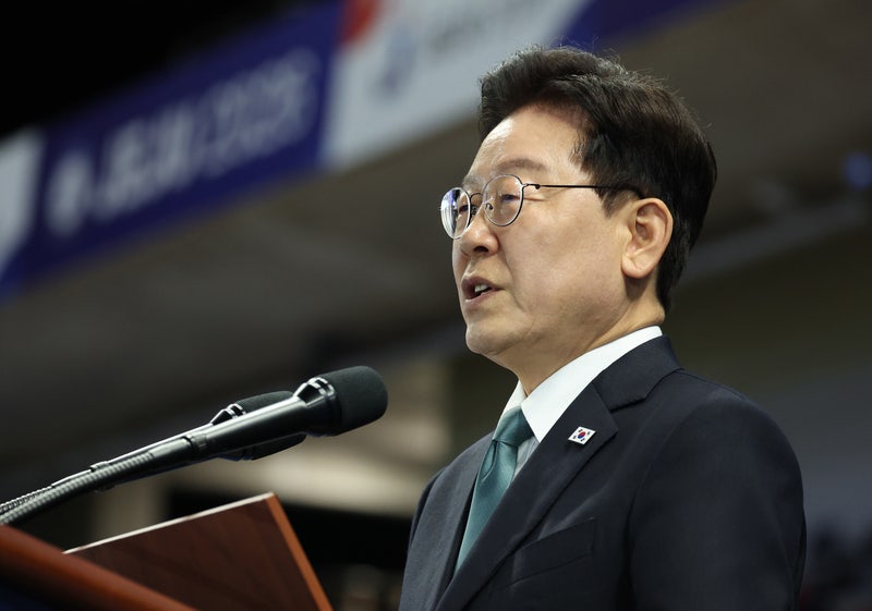 이 대통령, <b>부천 화재</b> 소방대원 <b>순직</b>에 "참담한 마음…안전대책 점검·...