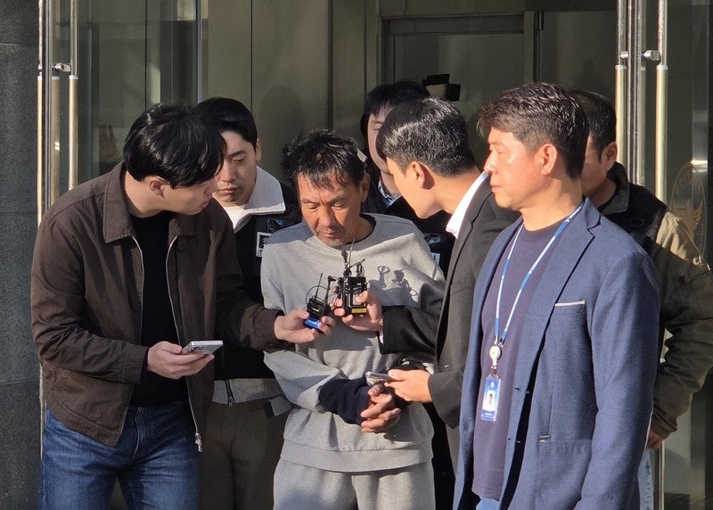 '인천 <b>흉기난동</b>' <b>최충락</b> 송치…"선의의 피해자께는 죄송하다"