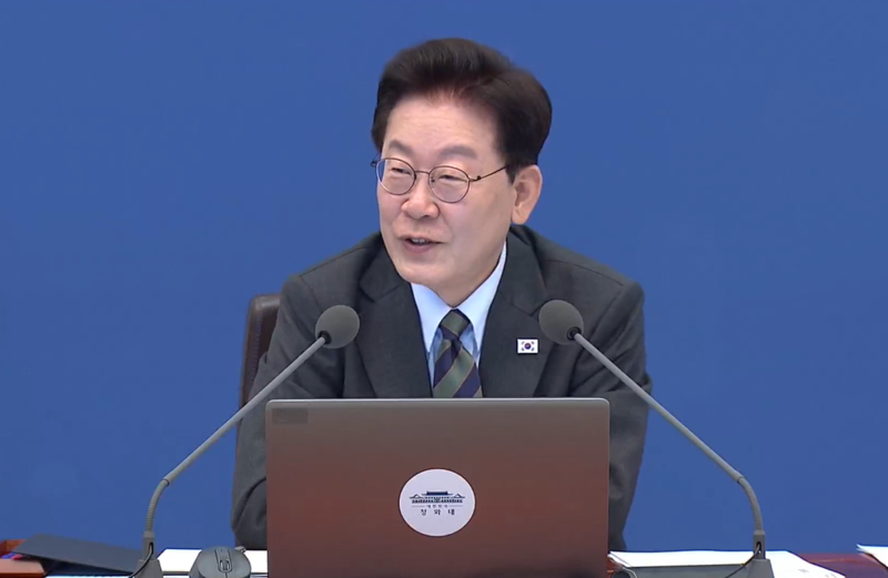 <b>이 대통령 지지율</b> 7주 만에 40%대 <b>회복</b>…긍정평가 1위 '외교' [한국갤럽...