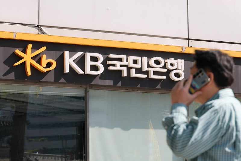 119명이라더니 2,210명…KB<b>국민은행</b>, <b>해킹</b> 피해자 추가 확인