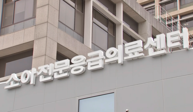 전문의 '집단 사의'에 경찰, <b>아주대병원</b> 방문…"죄송하다" 유감 표명