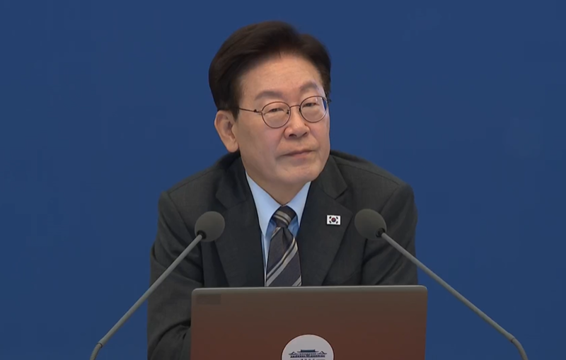 <b>이 대통령 지지율 39</b>%…민주 내리고 국힘 올라 [한국갤럽]