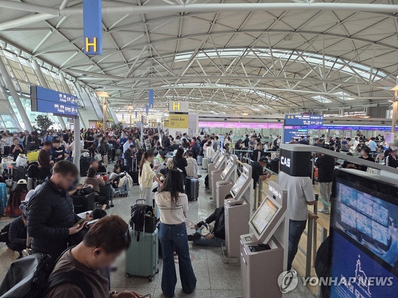 [속보] 인천공항 1터미널 <b>항공사 3곳 시스템 복구</b>…발권 재개